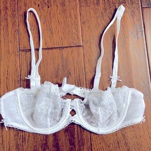 EUC white lace 34B Chantelle demi bra